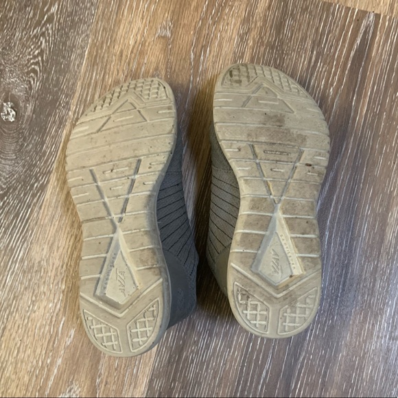 Running shoes - Picture 3 of 5